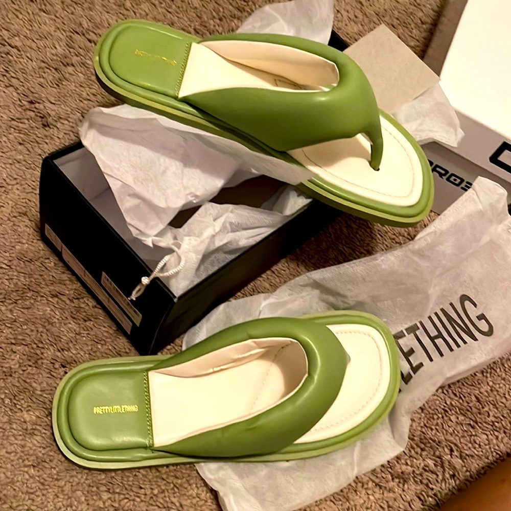 Olive Green faux Leather Flip Flop Size 8 1/2